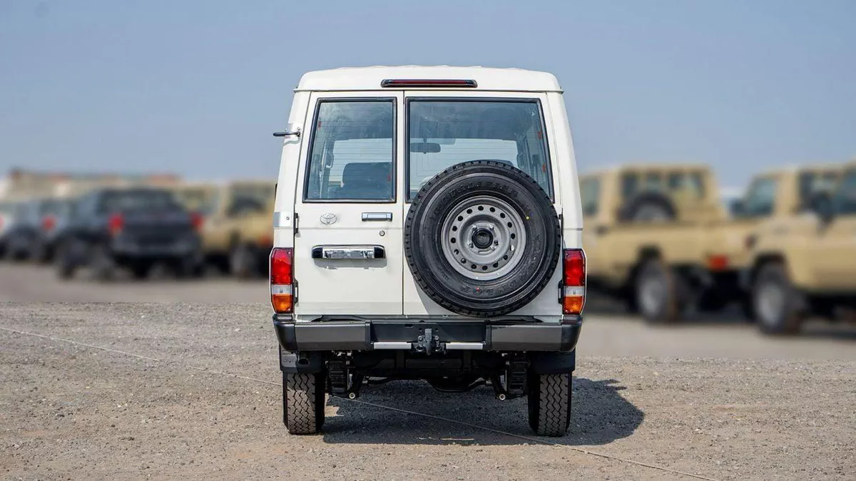 Toyota Land Cruiser 70 LC 78 HARDTOP 4.0L MT Toyota LC78 Hard Top 4.2L V6 Diesel MT  MY2025 for export only-5-0
