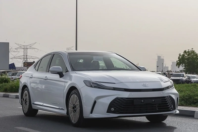 Toyota Camry LE 2.5 L | Hybrid | White | Panoramic Sunroof | Electric Chair | 2026 GCC Specs-0