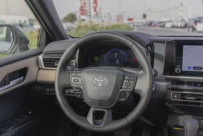 Toyota Camry LE 2.5 L | Hybrid | White | Panoramic Sunroof | Electric Chair | 2026 GCC Specs-14