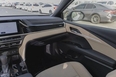 Toyota Camry LE 2.5 L | Hybrid | White | Panoramic Sunroof | Electric Chair | 2026 GCC Specs-18