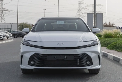 Toyota Camry LE 2.5 L | Hybrid | White | Panoramic Sunroof | Electric Chair | 2026 GCC Specs-1