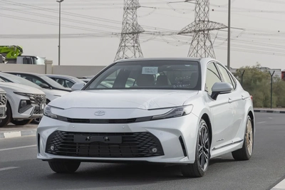 Toyota Camry LE 2.5 L | Hybrid | White | Panoramic Sunroof | Electric Chair | 2026 GCC Specs-2