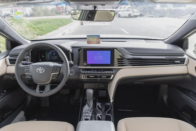Toyota Camry LE 2.5 L | Hybrid | White | Panoramic Sunroof | Electric Chair | 2026 GCC Specs-8