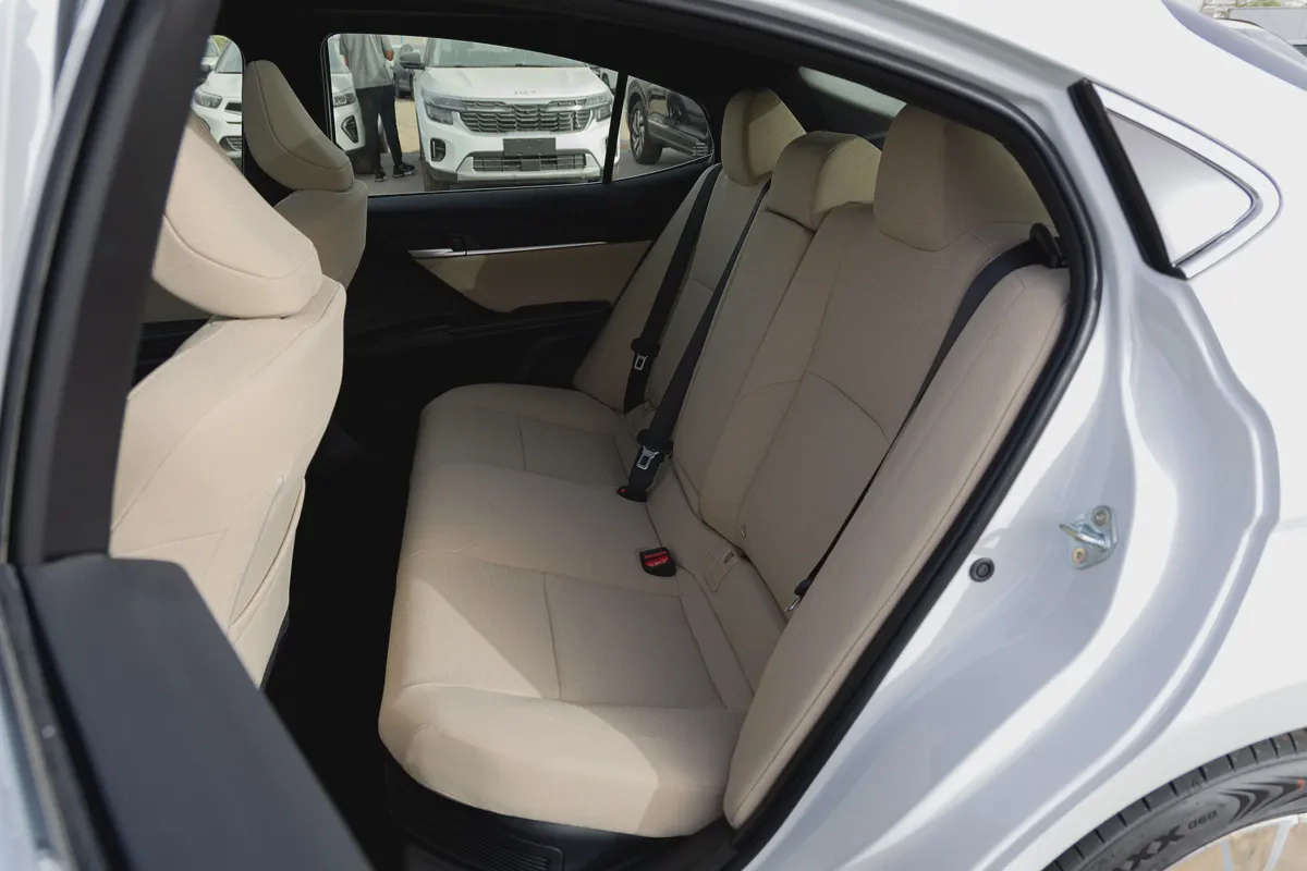 Toyota Camry LE 2.5 L | Hybrid | White | Panoramic Sunroof | Electric Chair | 2026 GCC Specs-9-9