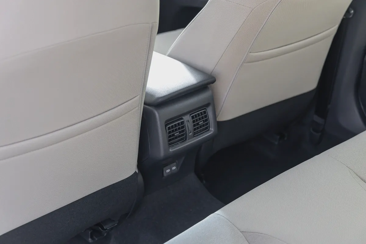 Toyota Camry LE 2.5 L | Hybrid | White | Panoramic Sunroof | Electric Chair | 2026 GCC Specs-11-11
