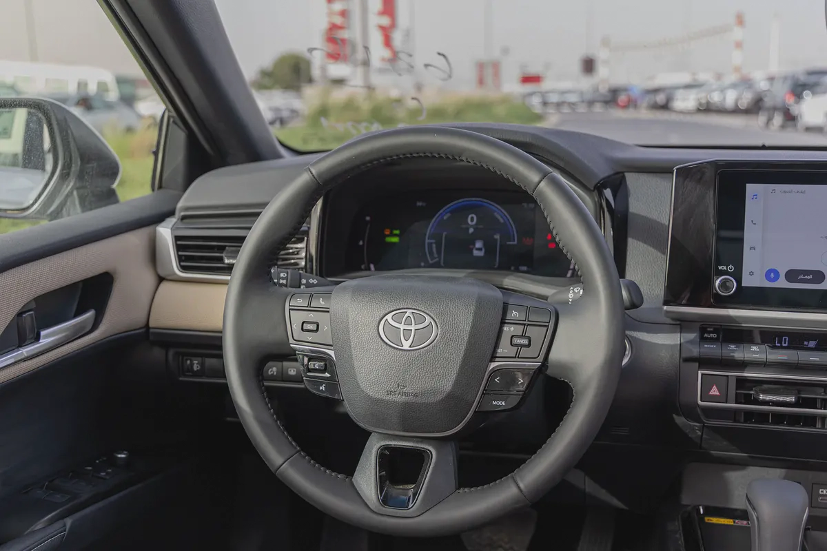 Toyota Camry LE 2.5 L | Hybrid | White | Panoramic Sunroof | Electric Chair | 2026 GCC Specs-14-14
