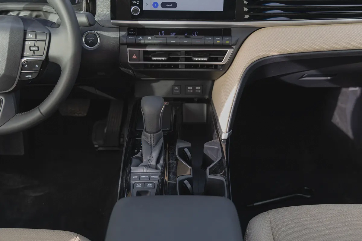 Toyota Camry LE 2.5 L | Hybrid | White | Panoramic Sunroof | Electric Chair | 2026 GCC Specs-17-17