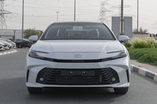 Toyota Camry LE 2.5 L | Hybrid | White | Panoramic Sunroof | Electric Chair | 2026 GCC Specs