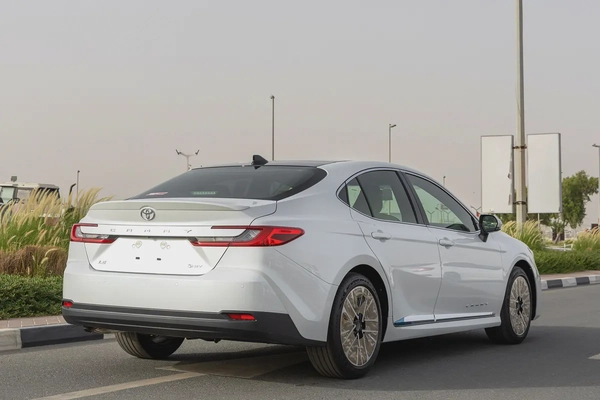 Toyota Camry LE 2.5 L | Hybrid | White | Panoramic Sunroof | Electric Chair | 2026 GCC Specs