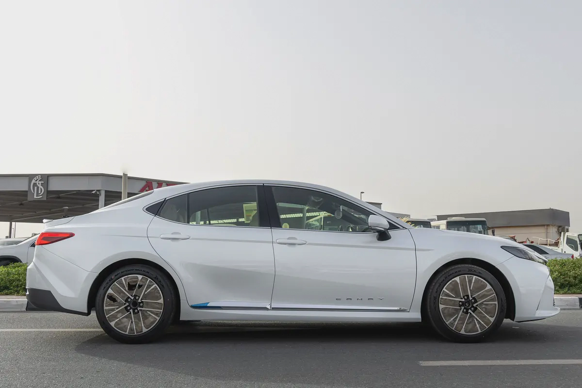 Toyota Camry LE 2.5 L | Hybrid | White | Panoramic Sunroof | Electric Chair | 2026 GCC Specs-5-5