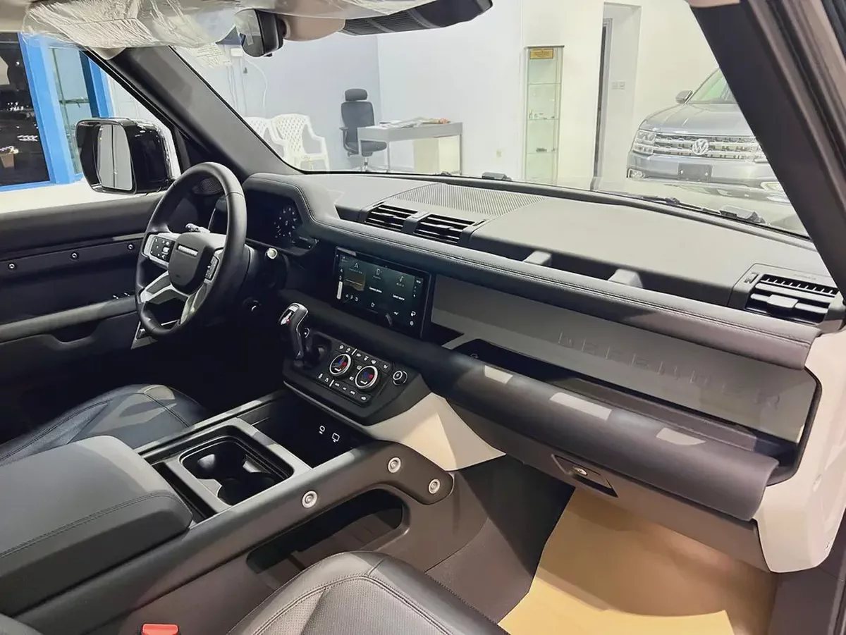 Brand New 2024 Land Rover Defender 110 S P300 | US Specs | Low Mileage-13-13
