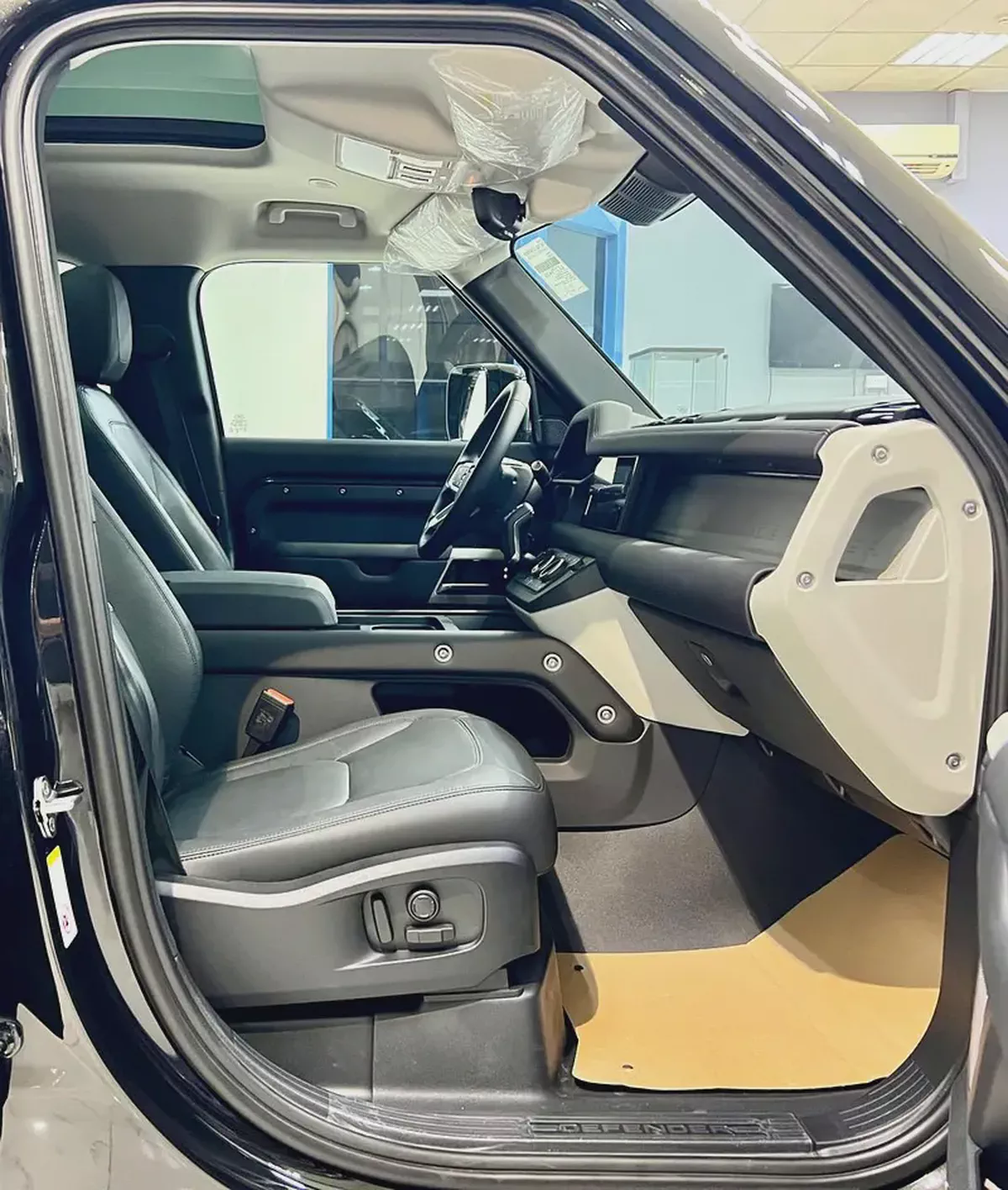 Brand New 2024 Land Rover Defender 110 S P300 | US Specs | Low Mileage-8-8