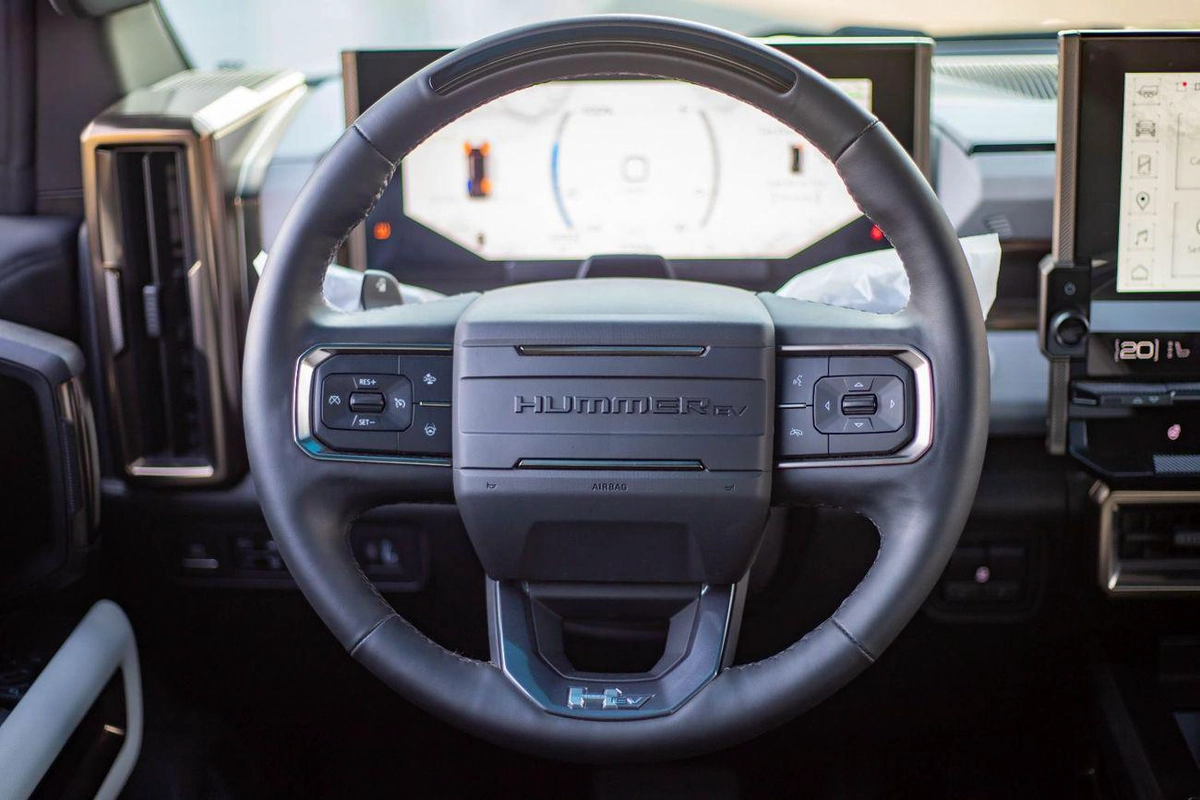 GMC Hummer EV-18-18