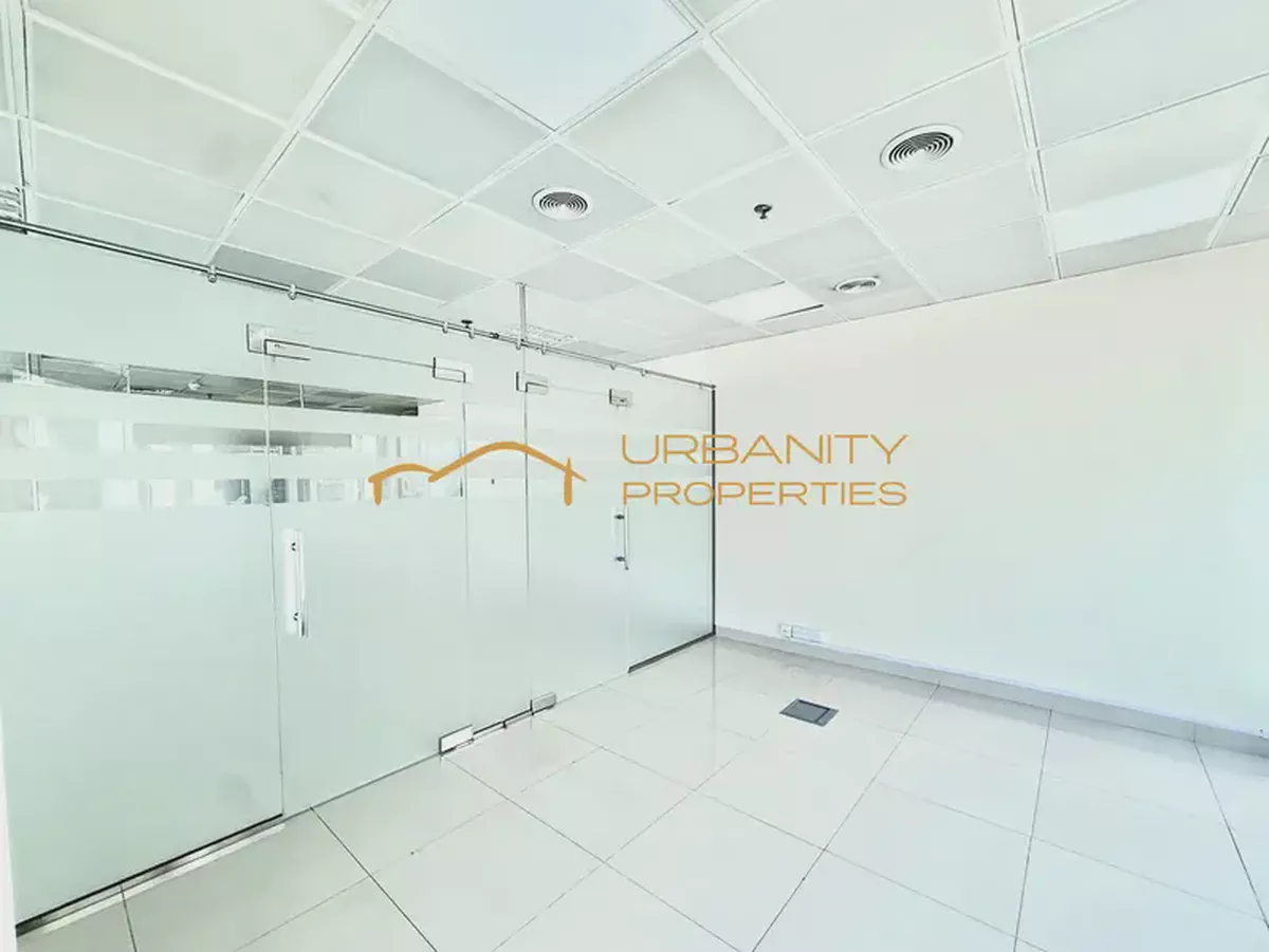 Bright unit | 3 parkings | High Floor | Spacious | Near Metro | Pantry/Washroom-2-2