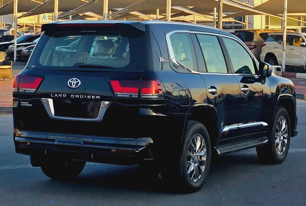 Toyota Land Cruiser GXR V6 4.0L Model 2010 Upgrade 2024 Full Options Gcc Specfactions