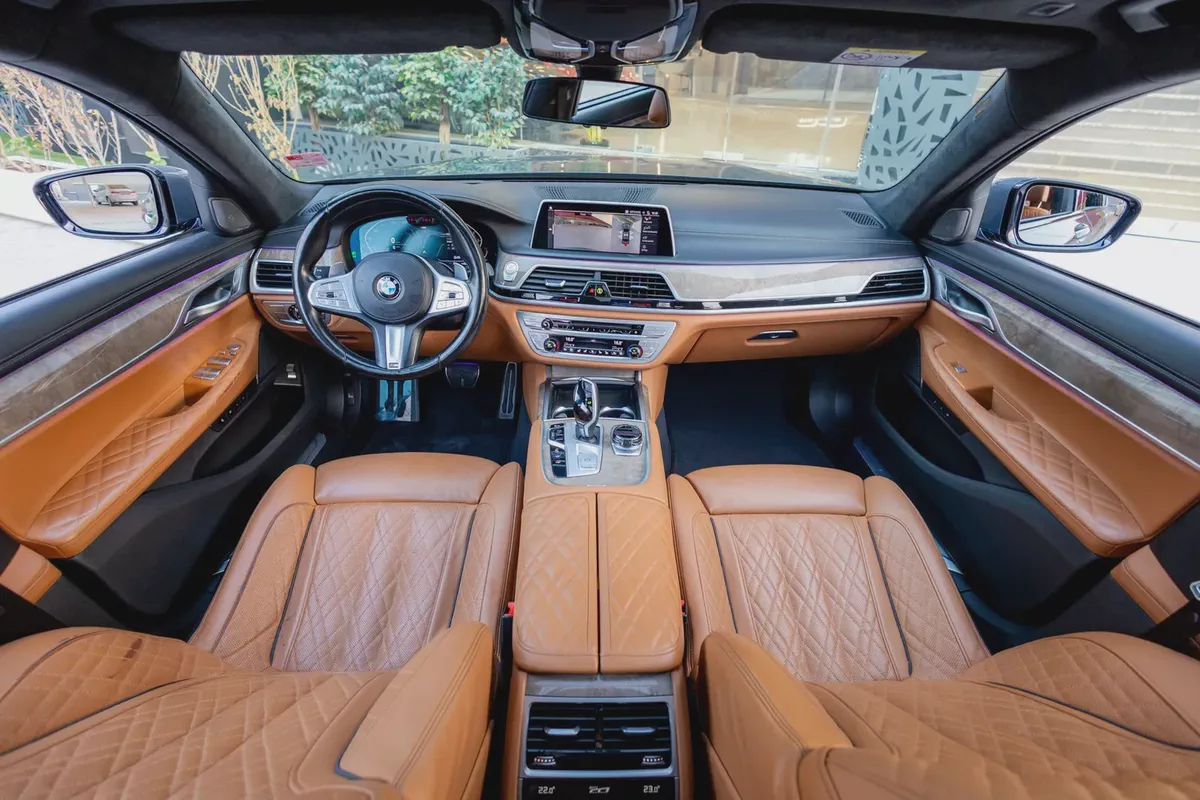 BMW 7 Series 740L 2021-4-4