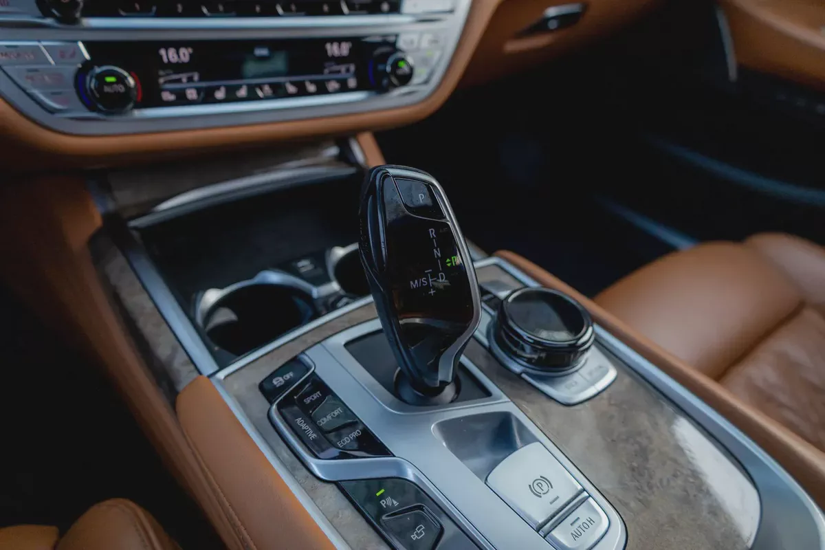 BMW 7 Series 740L 2021-18-18