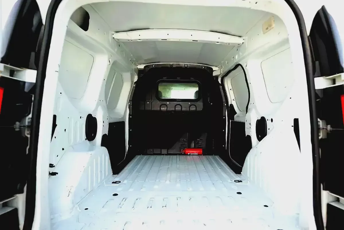 Renault Dokker Delivery Van | GCC Specs | Ref#R32405-6-6