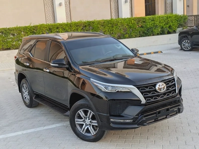 Toyota Fortuner 2017 Facelifted 2026 | 2.7L V4 4x4 GCC Specs | Excellent Condition SUV-0