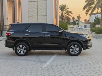 Toyota Fortuner 2017 Facelifted 2026 | 2.7L V4 4x4 GCC Specs | Excellent Condition SUV-8