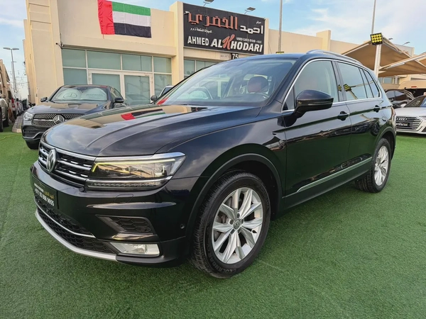 (2017) VOLKSWAGEN TIGUAN //COMFORTLINE// GCC FULL OPTION -ORIGINAL PAINT-