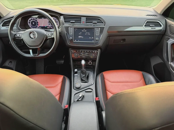 (2017) VOLKSWAGEN TIGUAN //COMFORTLINE// GCC FULL OPTION -ORIGINAL PAINT-