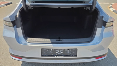 Nissan N6 180 Max (Silver White)-10
