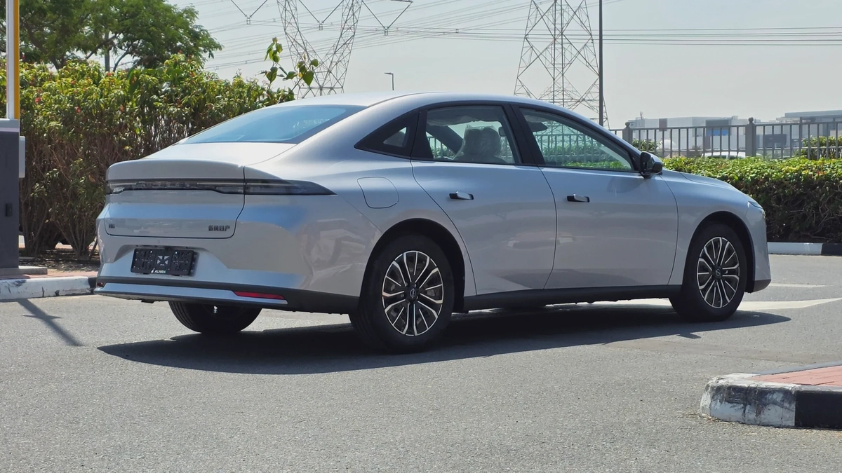 Nissan N6 180 Max (Silver White)-13-13
