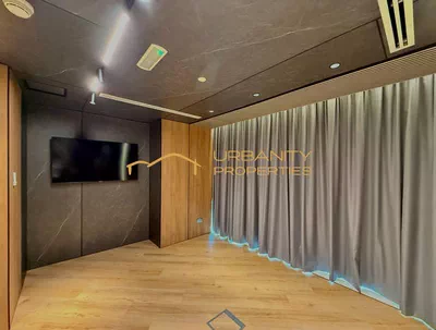Premium Fully Fitted Office | Bright Unit | Near Metro | Grade A | Vacant-5