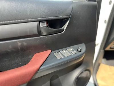 Toyota Hilux DLX EXPORT ONLY - TOYOTA HILUX 2.7L A/T (Red Interior)-17