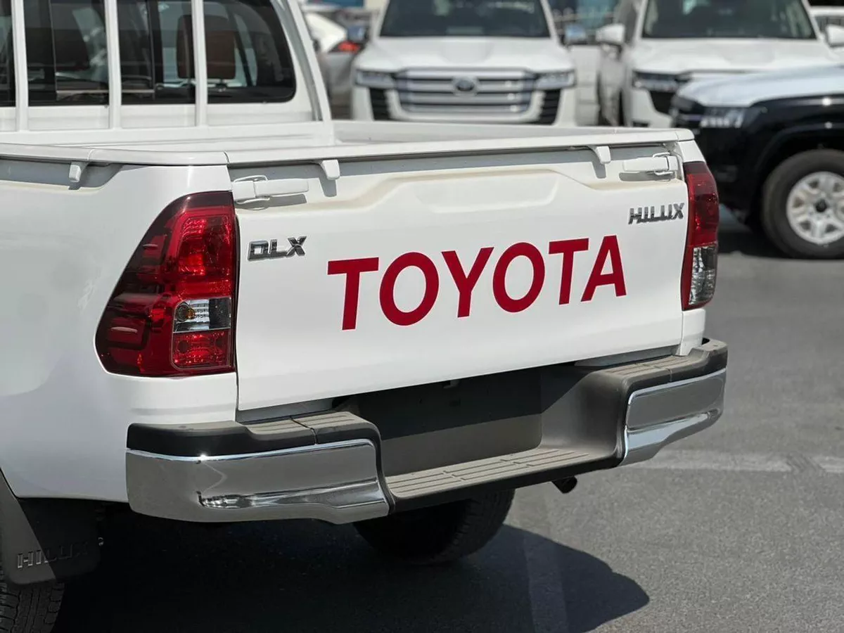 Toyota Hilux DLX EXPORT ONLY - TOYOTA HILUX 2.7L A/T (Red Interior)-5-0