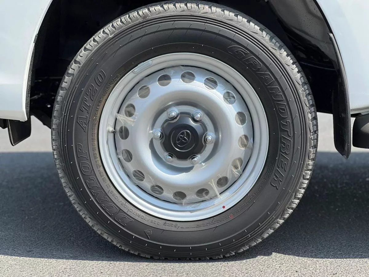 Toyota Hilux DLX EXPORT ONLY - TOYOTA HILUX 2.7L A/T (Red Interior)-7-0