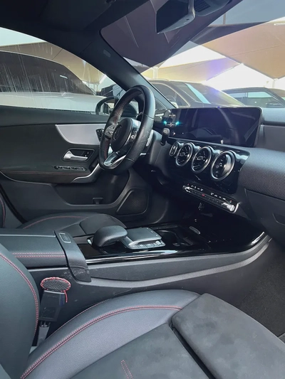 Mercedes Benz A200 2021-8