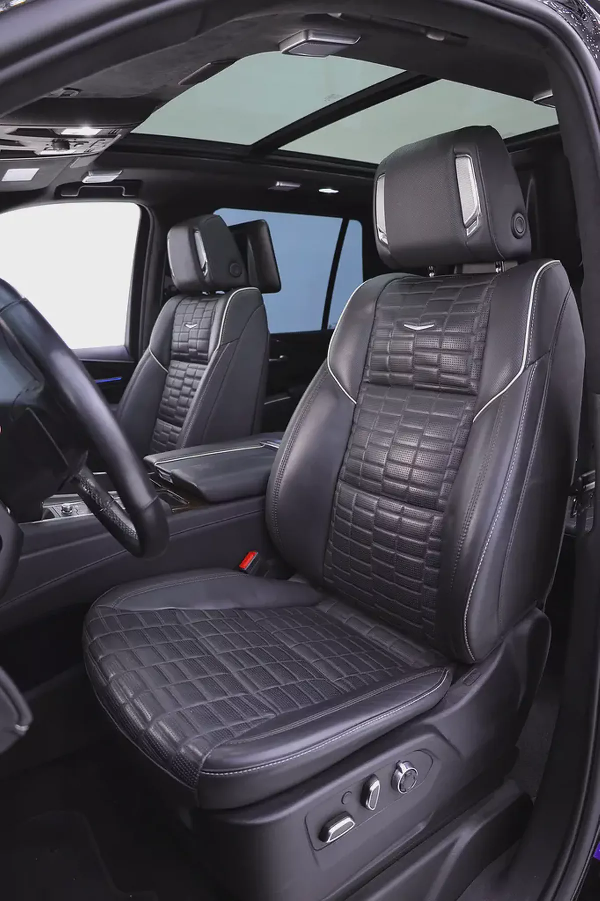 CADILLAC ESCALADE 600 SPORT PLATINUM GCC + WARRANTY TILL 2028 + SERVICE TILL 2029-9-9