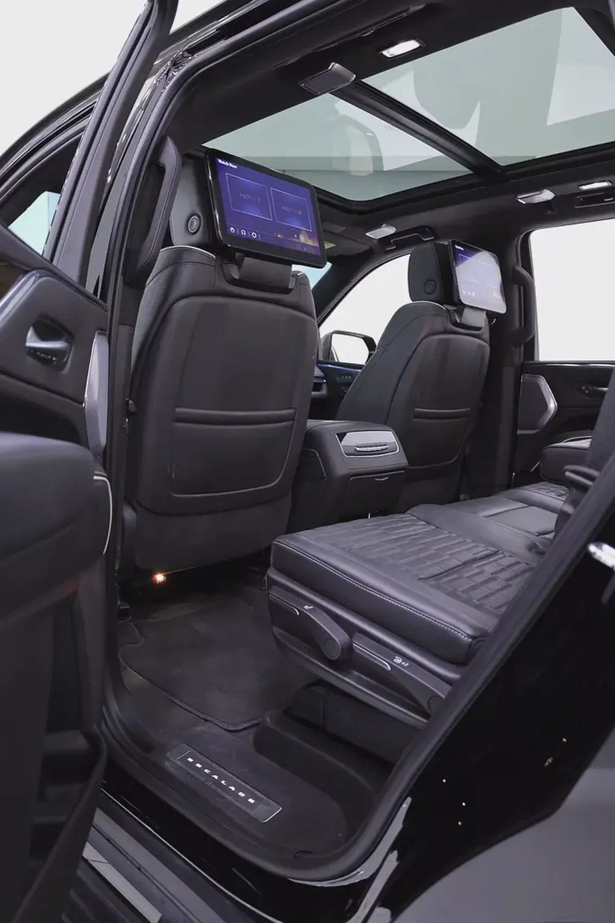 CADILLAC ESCALADE 600 SPORT PLATINUM GCC + WARRANTY TILL 2028 + SERVICE TILL 2029-13-13