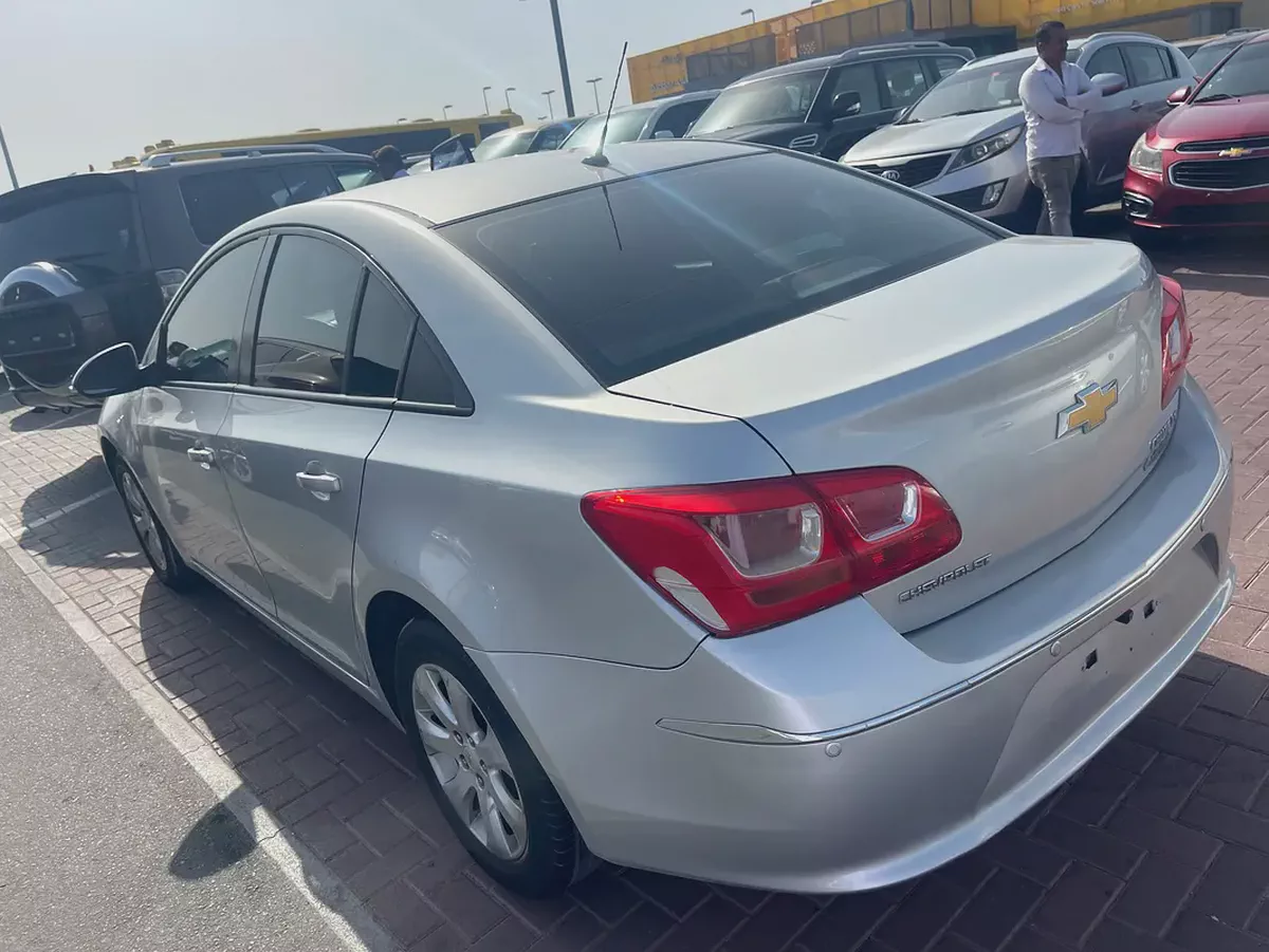 chevrolt cruze 2016 silver color GCC calen car-3-3