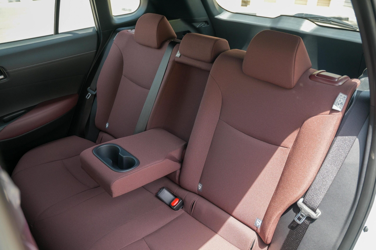 TOYOTA COROLLA CROSS HYBRID 2.0L 2026 | GREY-7-7