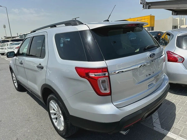 ford Explorer 2013 silver color GCC calen car