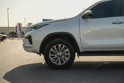 Toyota Fortuner VXR 2024 Agency Warranty Full Service History GCC 4.0L V6-2