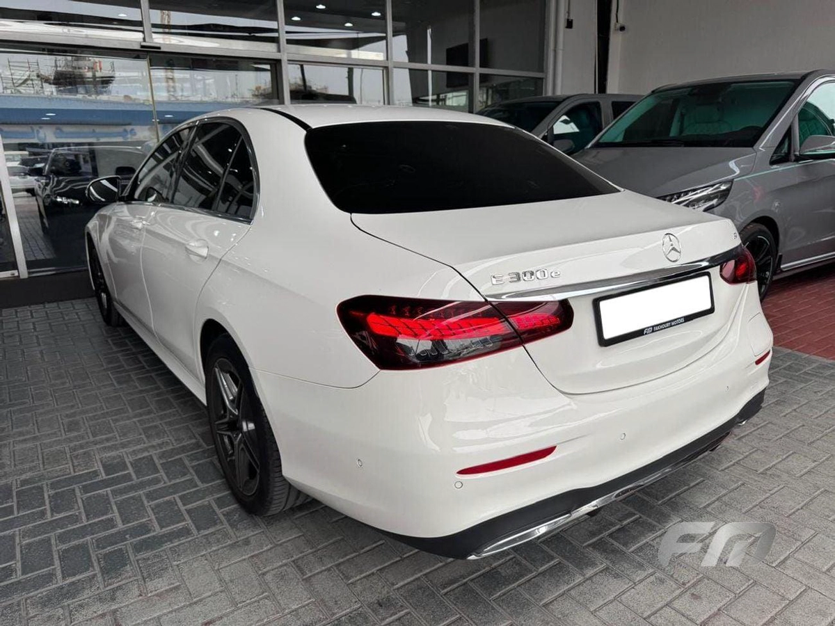 Mercedes Benz E300 PREMIUM PLUS - HYBRID (AMG)-12-0