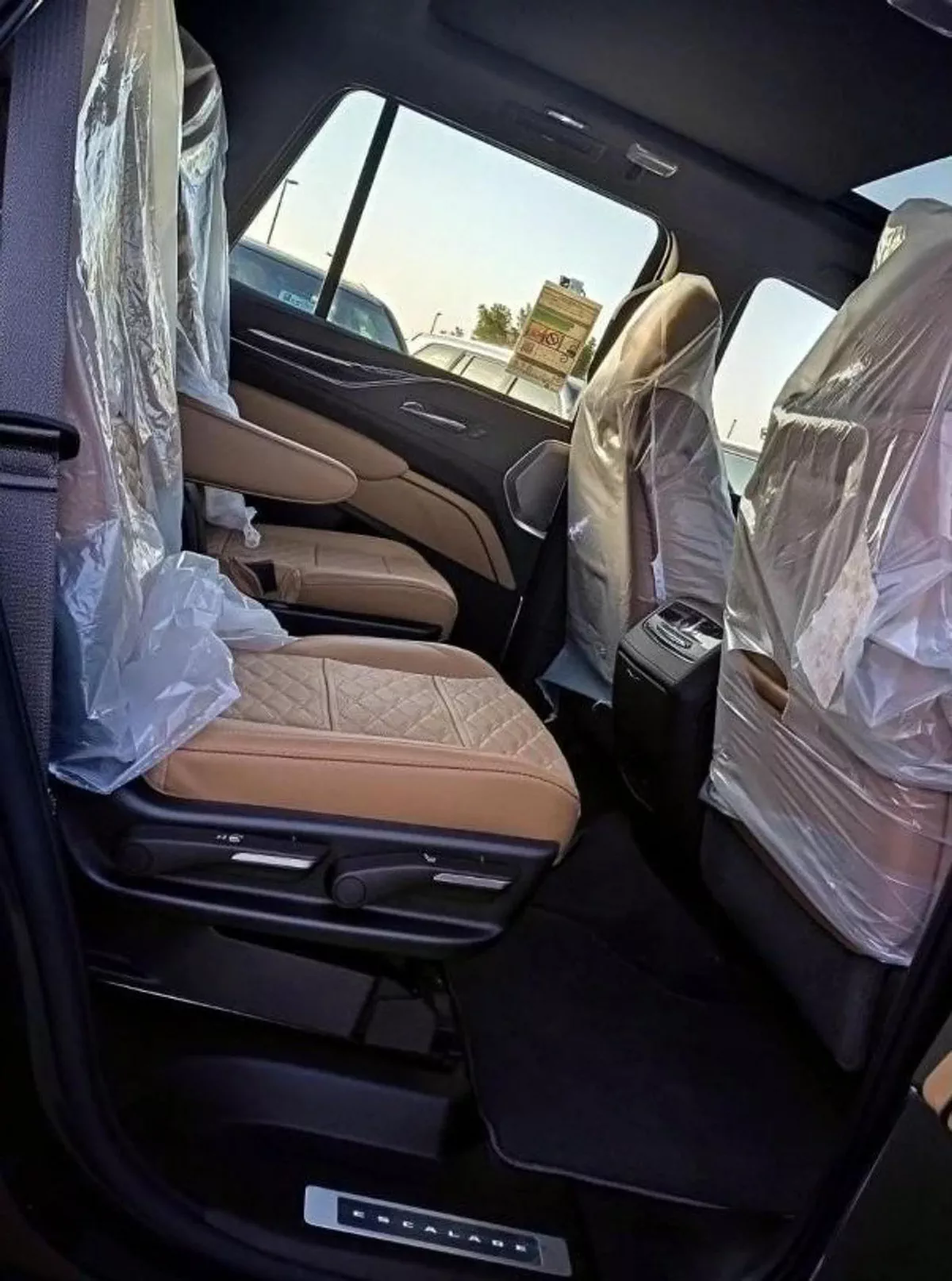 Cadillac Escalade Cadillac Escalade V8 6.2L SUV-5-5
