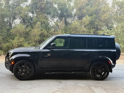 Land Rover Defender 110 SE P400 · 2021 · Canadian Specs · 84,000 km · Full Black ·-1