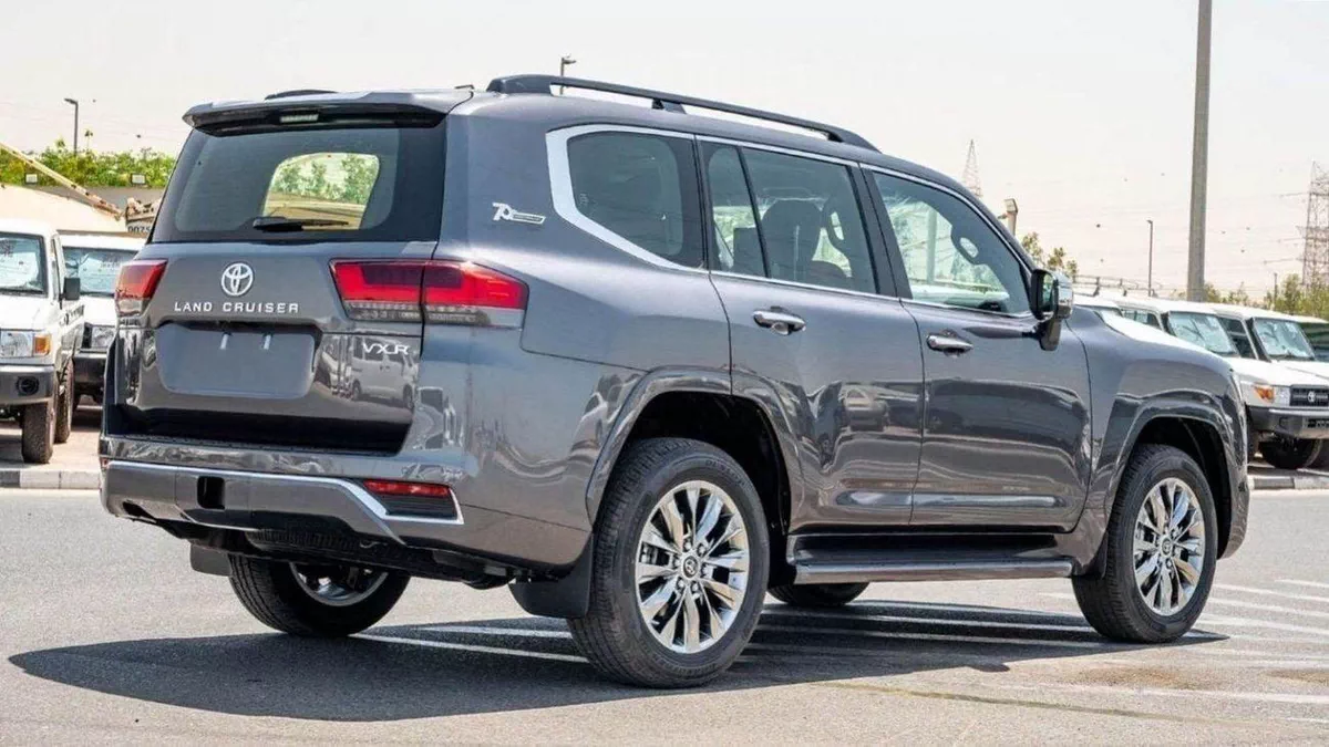 Toyota Land Cruiser VXR Toyota LC300 3.3L VXR diesel 2025 V6-4-0