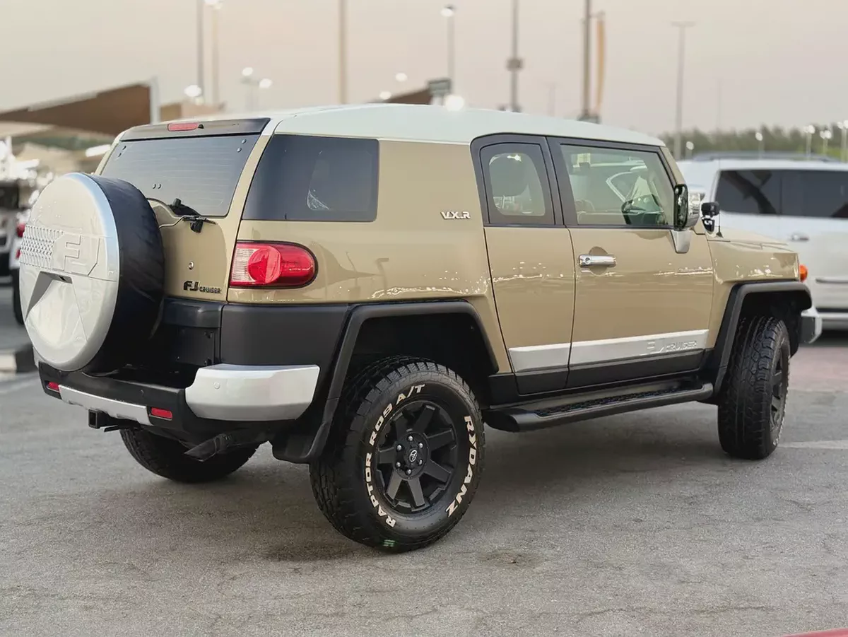 Toyota FJ Cruiser GكVXR 2014 GCC Specs - Pristine Condition-4-4