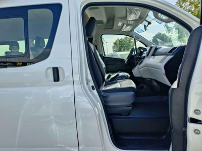 Toyota Hiace GL TOYOTA HIACE HIGHROOF DX / 2.8L V4  DIESEL / BLACK BUMPER-9