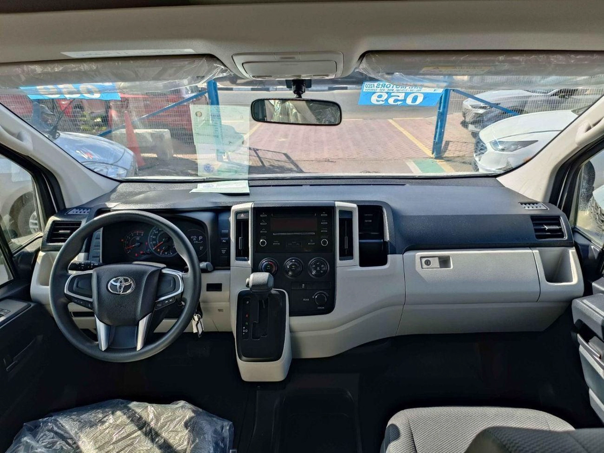 Toyota Hiace GL TOYOTA HIACE HIGHROOF DX / 2.8L V4  DIESEL / BLACK BUMPER-10-0