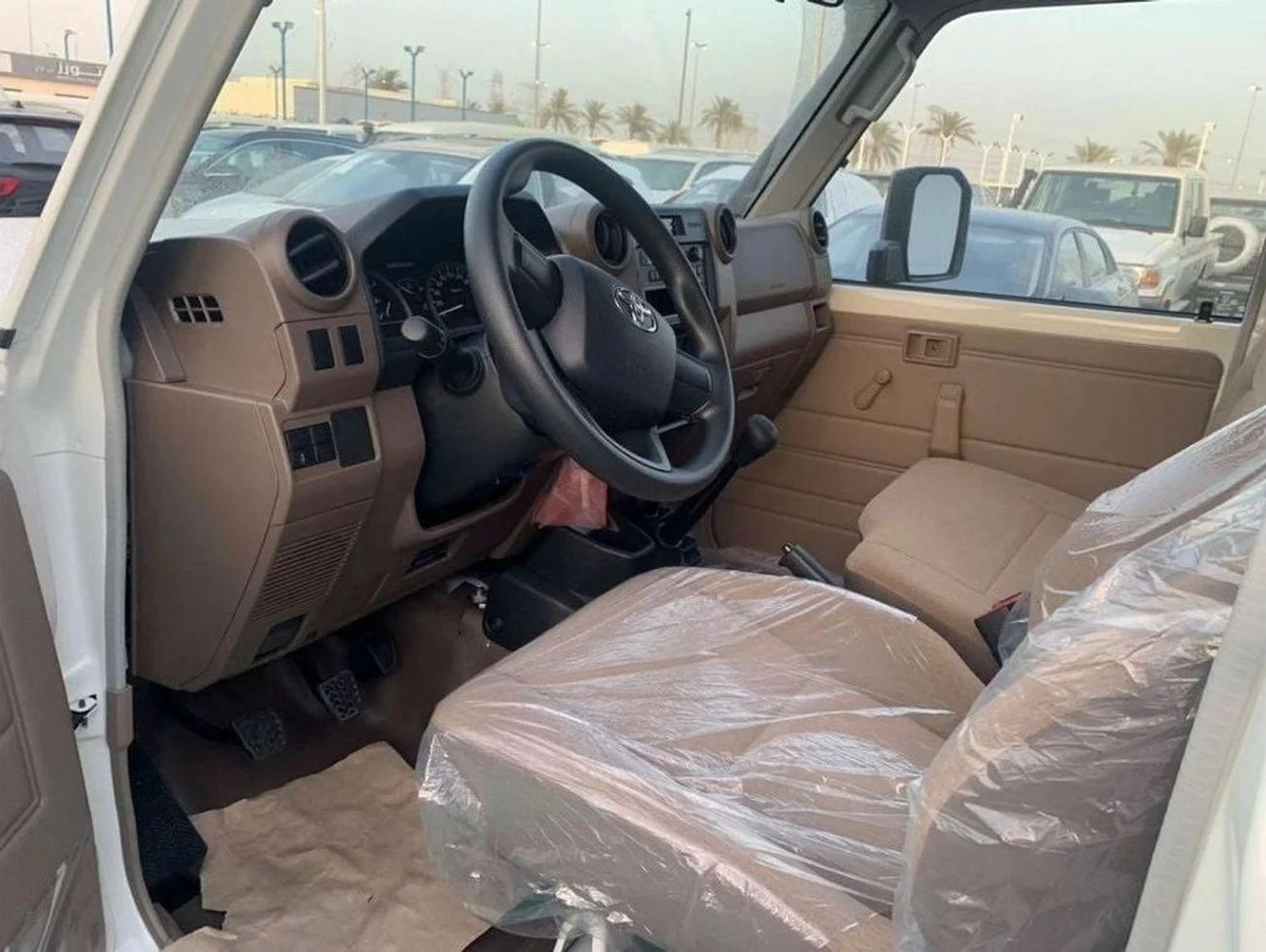 Toyota Land Cruiser 70 4.0L PETROL V6 3 DOORS 4WD 2024 GCC-2-2