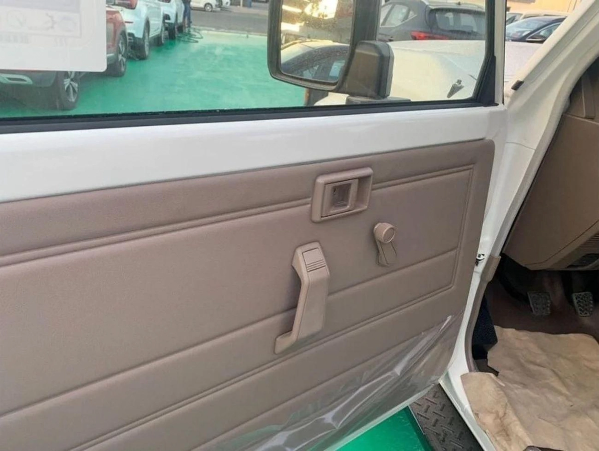 Toyota Land Cruiser 70 4.0L PETROL V6 3 DOORS 4WD 2024 GCC-11-11