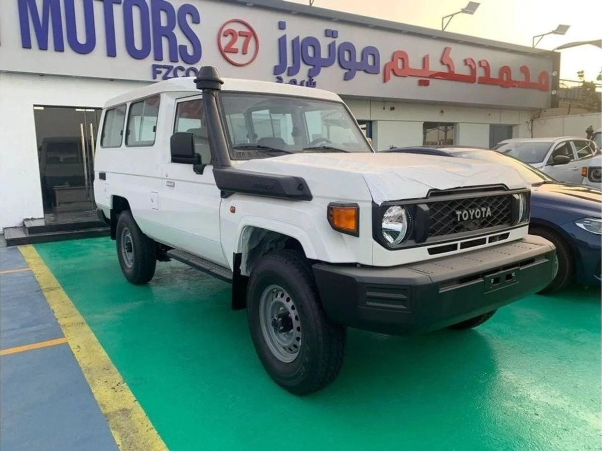 Toyota Land Cruiser 70 4.0L PETROL V6 3 DOORS 4WD 2024 GCC-5-5
