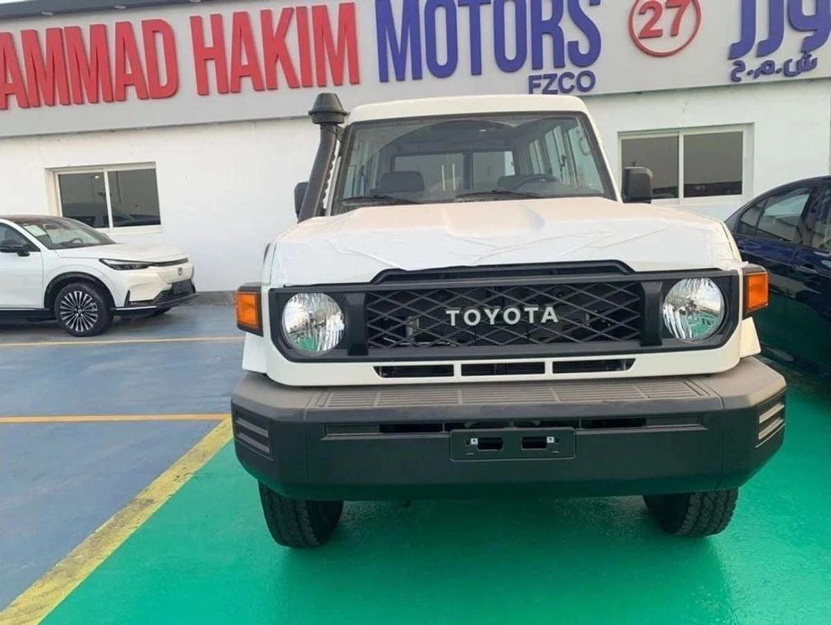 Toyota Land Cruiser 70 4.0L PETROL V6 3 DOORS 4WD 2024 GCC-8-8